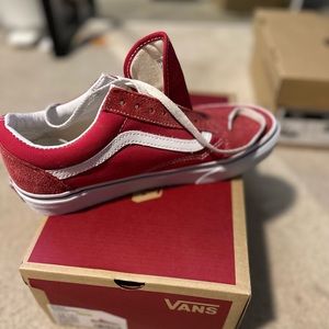 red old skool lace up vans too big for me comes with laces just not laced in pic
